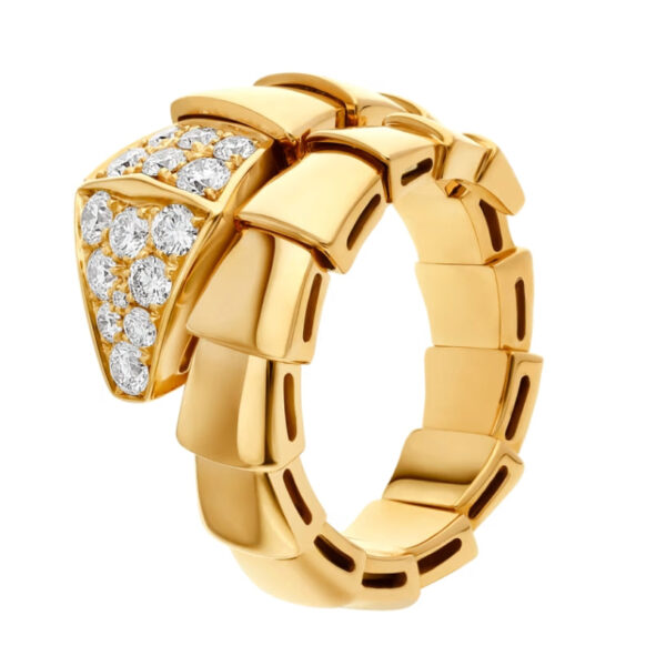 Bob Snake  yellow gold ring set with pavé diamonds on the head